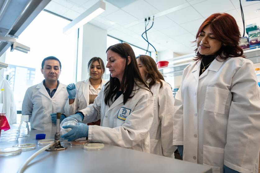 SJSU Students in Research Lab