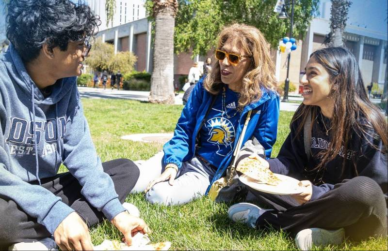 President speaking with San José State University students on campus
