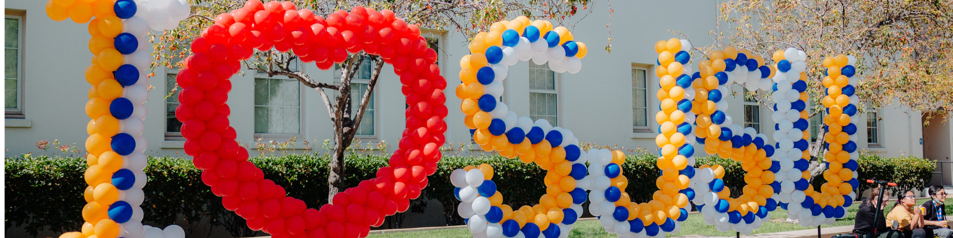 Balloons that say "I love SJSU"